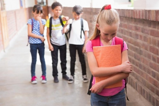 Children beat a girl because she has lice