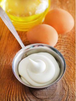 Mayonnaise and eggs